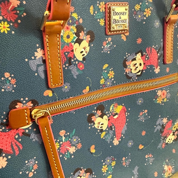 Disney Dooney & Bourke Epcot International Flower & Garden Festival  2021 Tote - Picture 10 of 10